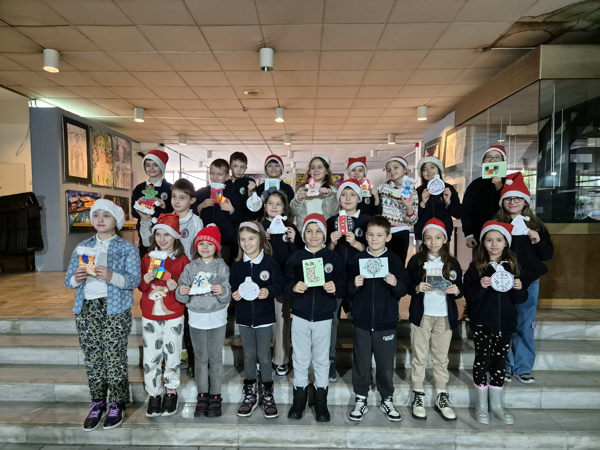 Новогодишни украси со етно мотиви